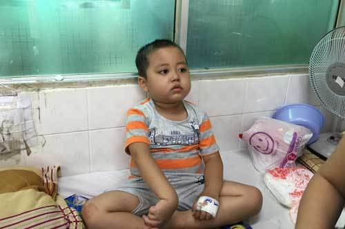 Giọt nước mắt mặn chát của người mẹ có con ung thư máu