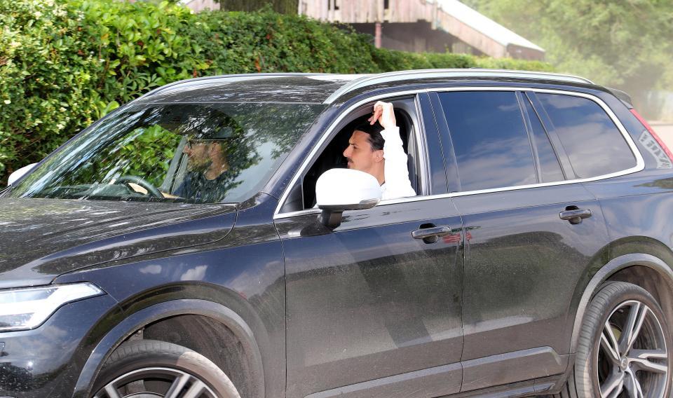 Ibrahimovic làm điều khiến fan MU sướng âm ỉ