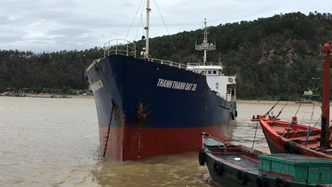 Vụ chìm tàu 2 người chết: 4 người vẫn mất tích