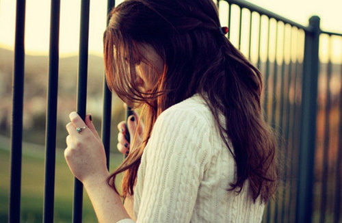 Chê vợ không biết ghen, trưởng phòng cặp kè cô nhân viên tập sự