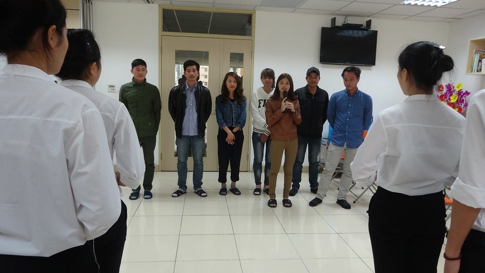 Thịt chó để nhậu, săn chim nấu cháo: Lao động Việt Nam mất giá