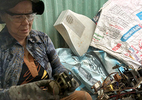 Người đàn bà buôn ti vi cũ ở Sài Gòn: Tuổi xế chiều vất vả dưới cơn mưa