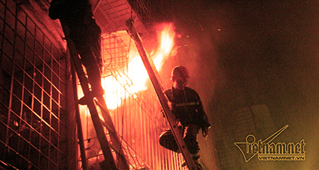 Hà Nội: Cháy nhà 4 tầng, 2 người chết