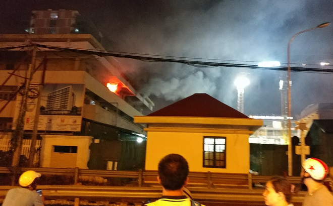 Cháy ở bệnh viện Bạch Mai trong đêm