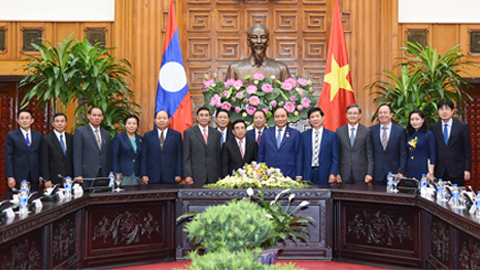 Thủ tướng tiếp Phó Chủ tịch nước CHDCND Lào