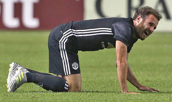 Mourinho nhận tin dữ đầu tiên trên đất Mỹ