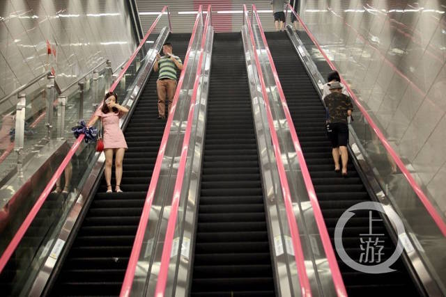 Hoa mắt với lối xuống ga tàu điện ngầm sâu nhất Trung Quốc