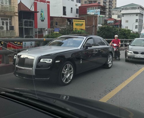 Rolls-Royce Ghost Series II 25 tỷ 'chết đứng' tại Hà Nội