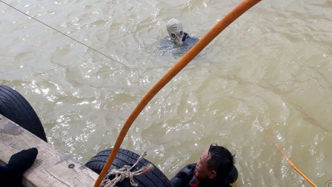 2 ngày thợ lặn dưới đáy biển, 3 thuyền viên bặt vô âm tín