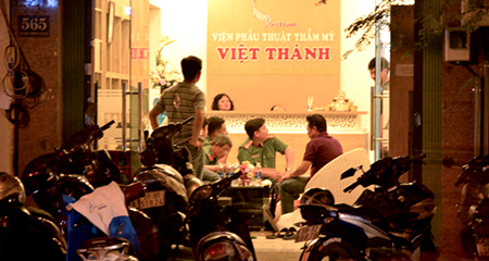 Người đàn ông nước ngoài hút mỡ bụng bị co giật tử vong