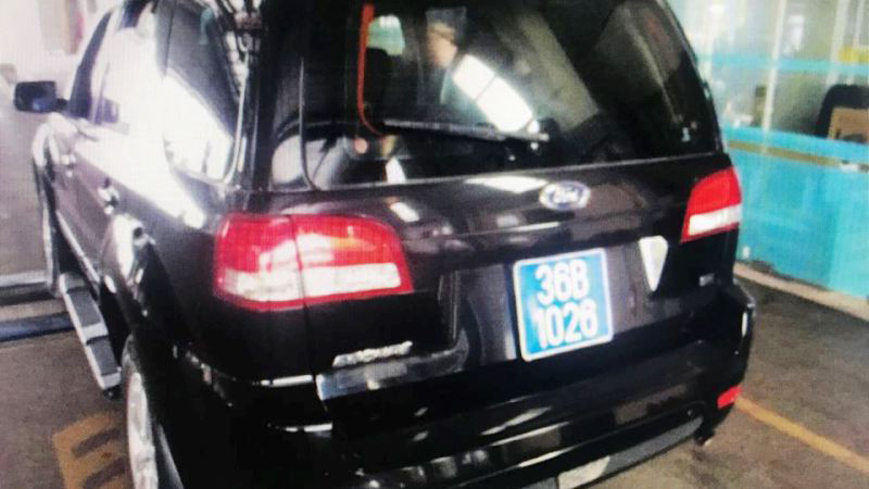 Cán bộ huyện lái xe biển xanh tông loạn xạ: 1 người tử vong