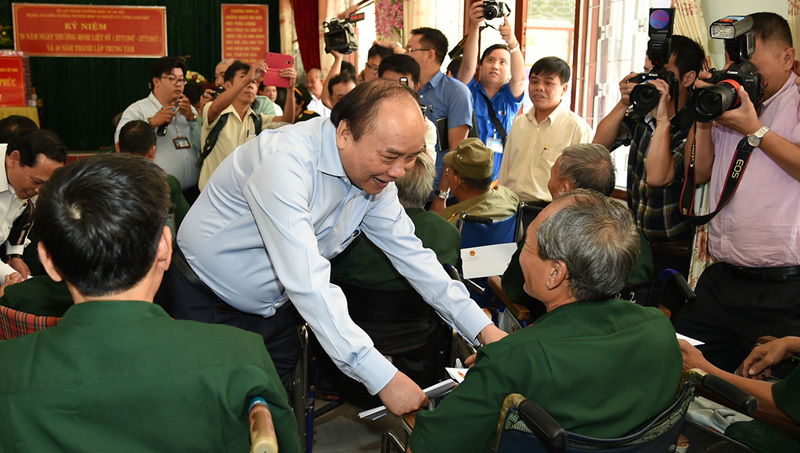 Thủ tướng thăm TT điều dưỡng thương binh và người có công Long Đất