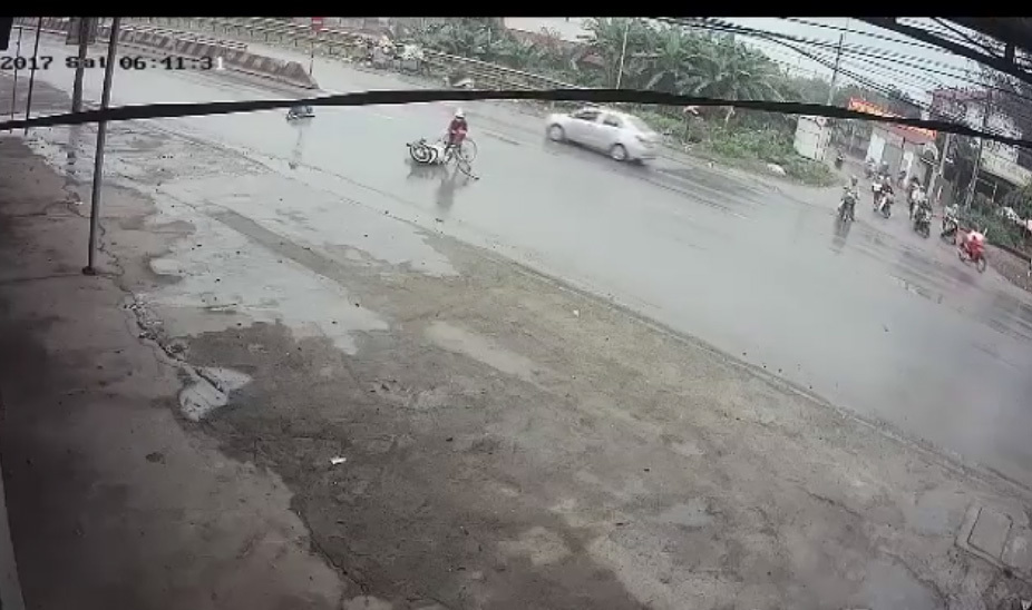 gây tai nạn, bỏ mặc nạn nhân bất tỉnh trên đường mưa