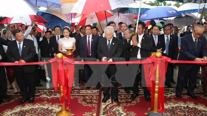Tổng bí thư dự lễ khánh thành Đài Hữu nghị Việt Nam-Campuchia