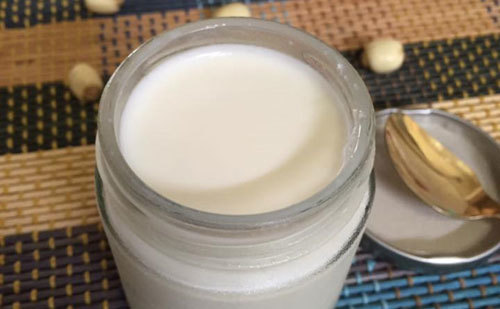 Món Ngon: Cách Làm Sữa Chua Hạt Sen Mới Lạ, Giải Nhiệt Ngày Hè
