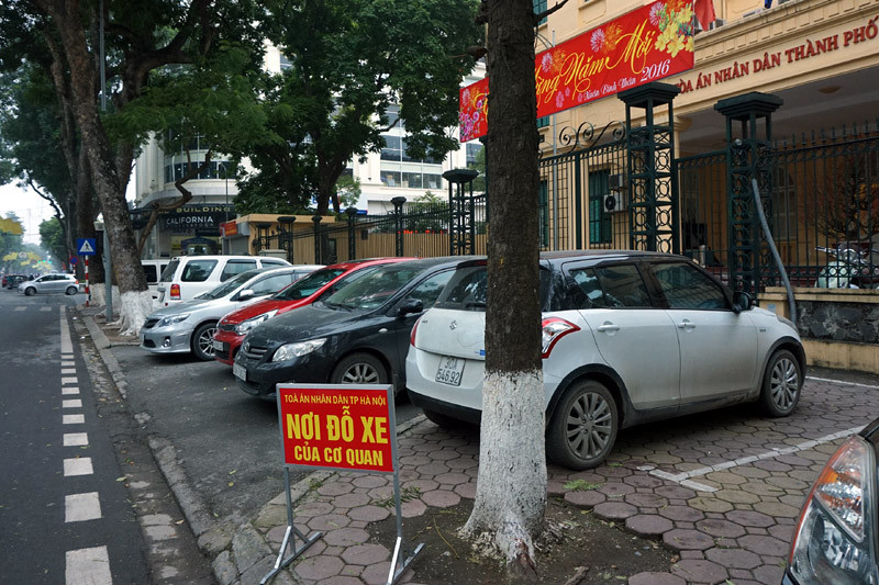 Kinh nghiệm lùi xe lên vỉa hè