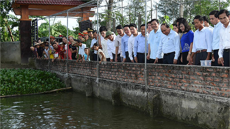 Thủ tướng thăm mô hình nông thôn mới 'vườn mẫu' tại Hà Tĩnh