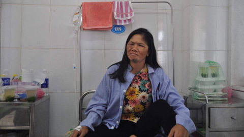 Bà bán tăm bị đánh: Tôi tưởng không về với con được nữa