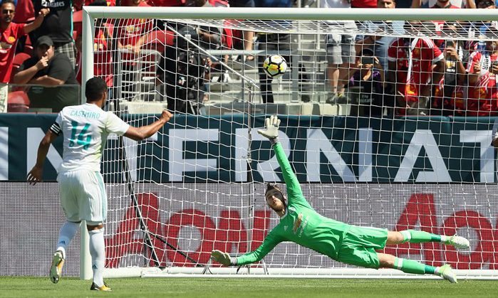 De Gea hóa người hùng, MU hạ Real trên chấm 11m