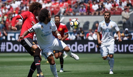 Fellaini bị Marcelo hành như