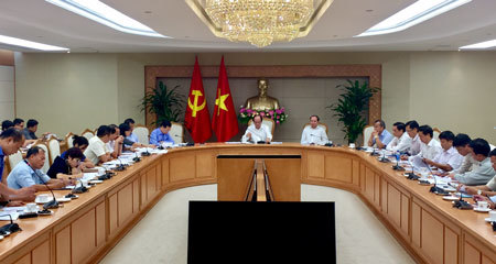 Thủ tướng phê bình 13 bộ ngành, địa phương giải ngân chậm