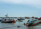 Lật tàu chở 51 người ở Indonesia