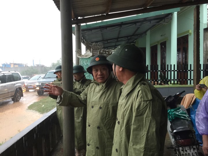 Bão số 4: Hà Tĩnh, Quảng Trị đang mưa to