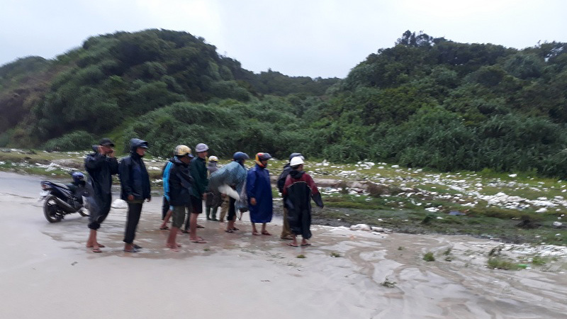 Phát hiện thi thể không đầu, người xăm hình rồng dạt biển