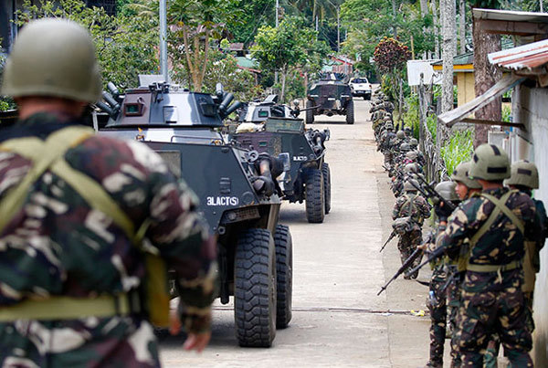 Tổng thống Philippines bất ngờ dừng đánh IS