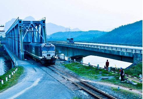 Sa thải nhân viên ngủ quên khiến hai tàu suýt đâm nhau