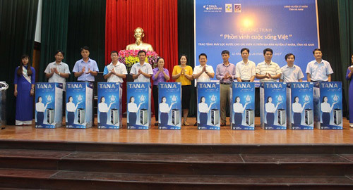 50 máy lọc nước R.O Tân Á cho người dân Hà Nam