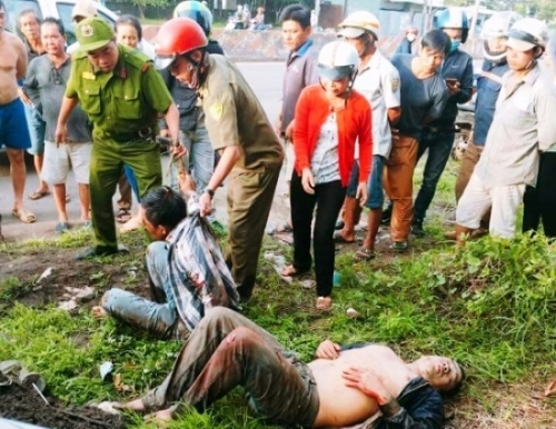 2 người trộm chó bị đánh bất tỉnh, đốt xe