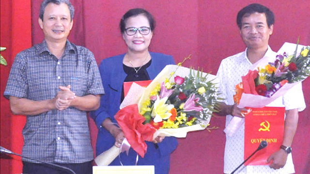 Cả nhà làm quan ở Huế: Điều chuyển Bí thư huyện