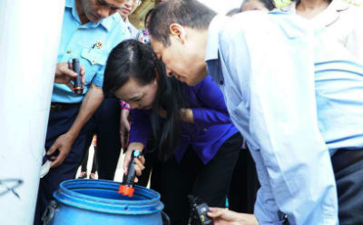 Bộ trưởng Y tế tìm lăng quăng tại điểm nóng sốt xuất huyết TP.HCM