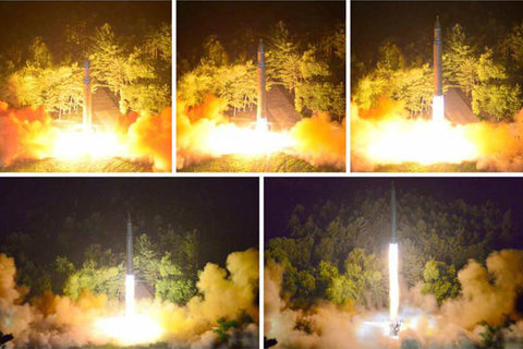 Khoảnh khắc tên lửa liên lục địa Triều Tiên rời khỏi bệ phóng
