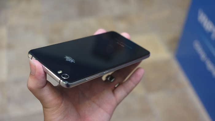 Cận cảnh Vivas Lotus S3, smartphone Made in Vietnam vừa ra mắt