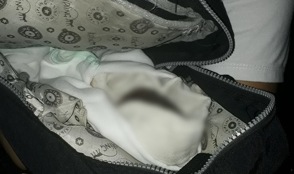 Hà Nội: Bé sơ sinh nặng 6 lạng bị bỏ rơi trong đêm