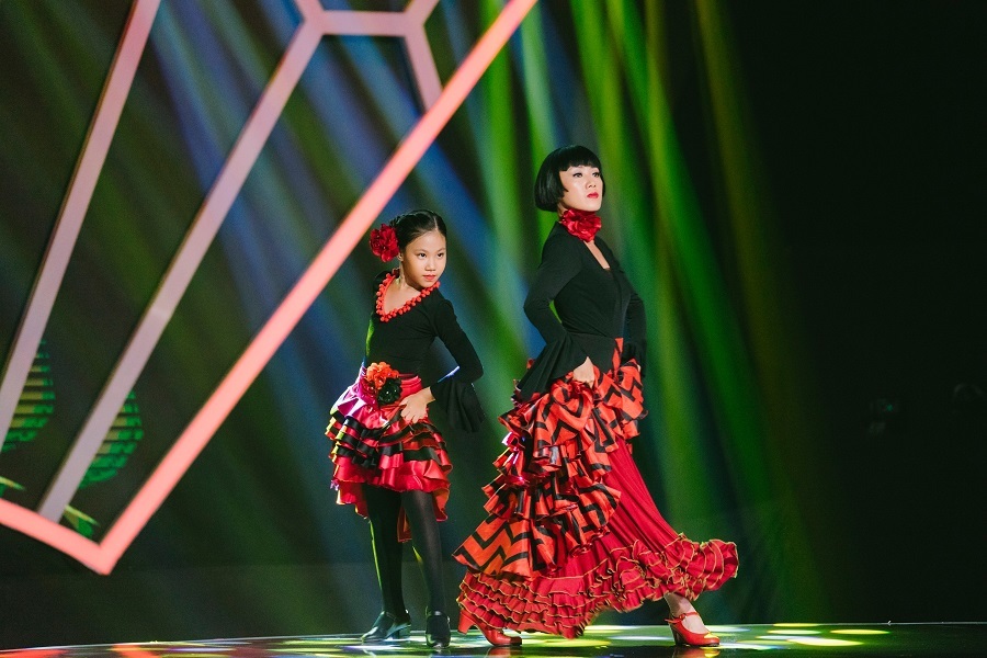 Bé 9 tuổi múa ballet như vũ công chuyên nghiệp