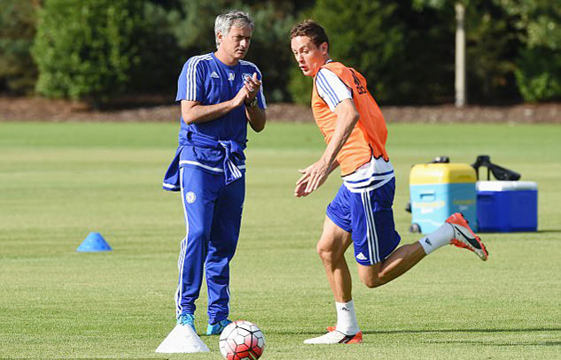 Mourinho hé lộ thông tin Matic cập bến MU