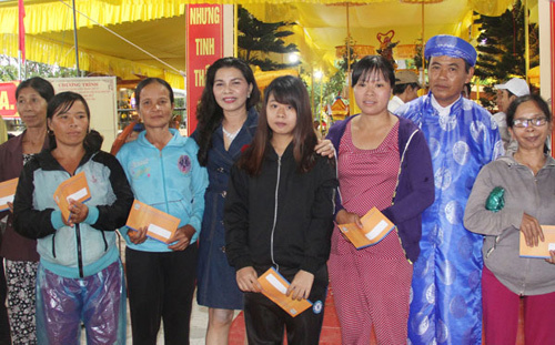 Nữ doanh nhân dành hơn 3,2 tỉ đồng làm từ thiện