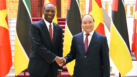 Thủ tướng Nguyễn Xuân Phúc hội đàm với Thủ tướng Mozambique