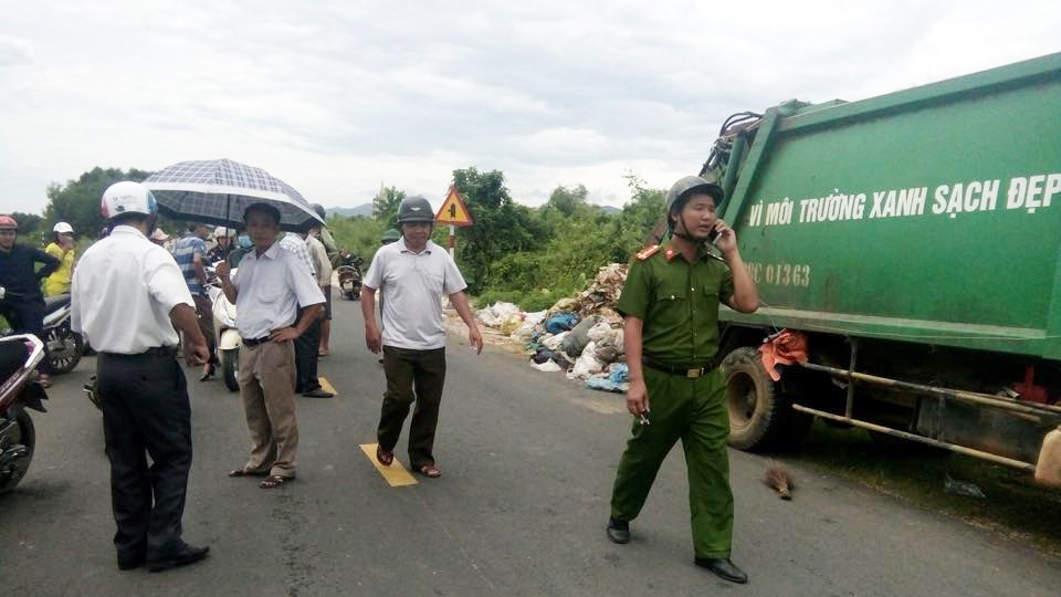 Rác bủa vây huyện, lãnh đạo HTX môi trường muốn mất chức