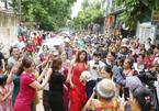 Cô dâu chuyển giới và đám cưới gây náo loạn đường phố Thanh Hóa