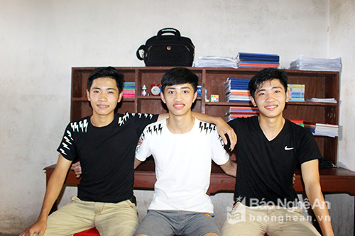 Anh em sinh 3 cùng đậu vào một trường đại học quân sự
