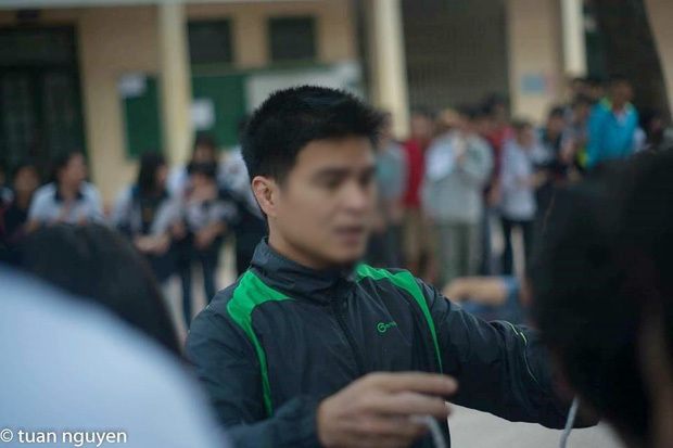 Thầy giáo qua đời vì TNGT khi vợ sắp sinh, học trò Phùng Khắc Khoan rơi lệ