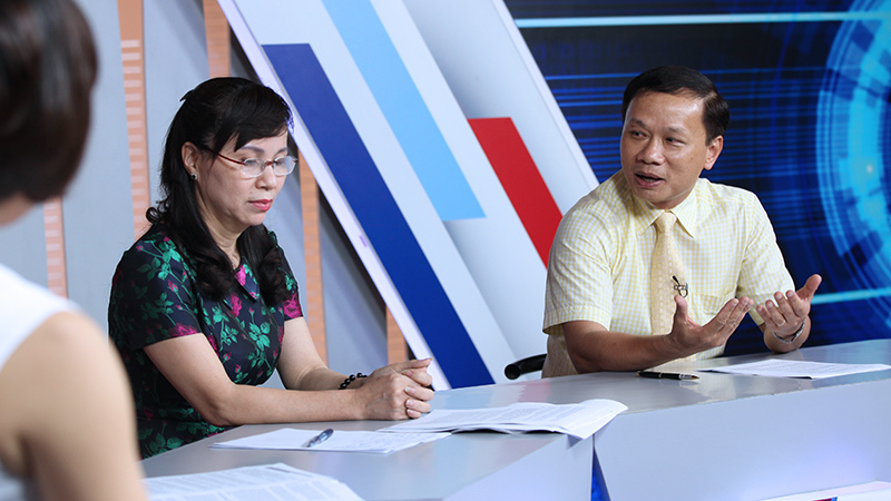 bàn tròn thi ĐH 2