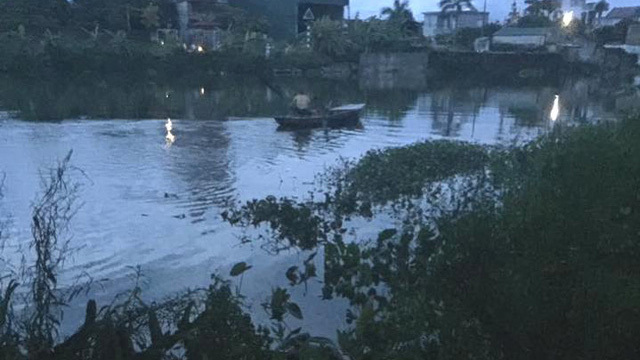 Phát hiện thi thể nhiều thương tích trôi trên sông