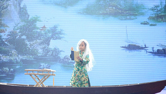 ​'Sơn Tùng M-TP phiên bản nhí' trổ tài đọc thơ khiến Cẩm Ly cười ngất