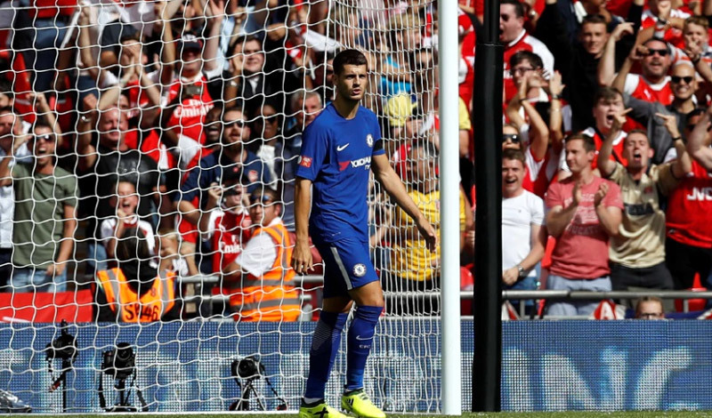 Màn trình diễn thảm họa của Morata ở trận Siêu cúp Anh