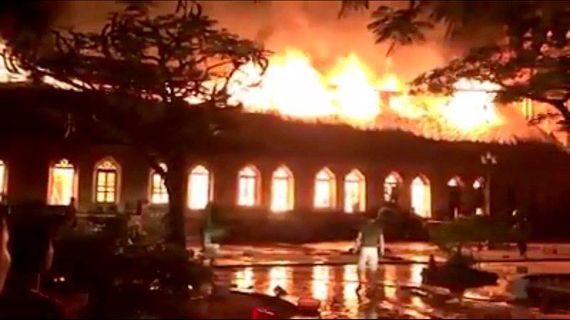 Cháy nhà thờ Trung Lao: Kỷ niệm tuổi thơ tan trong biển lửa